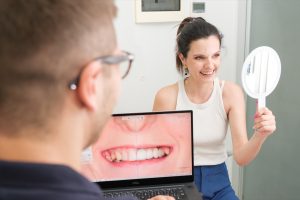 Estetica dentale paziente che sorride