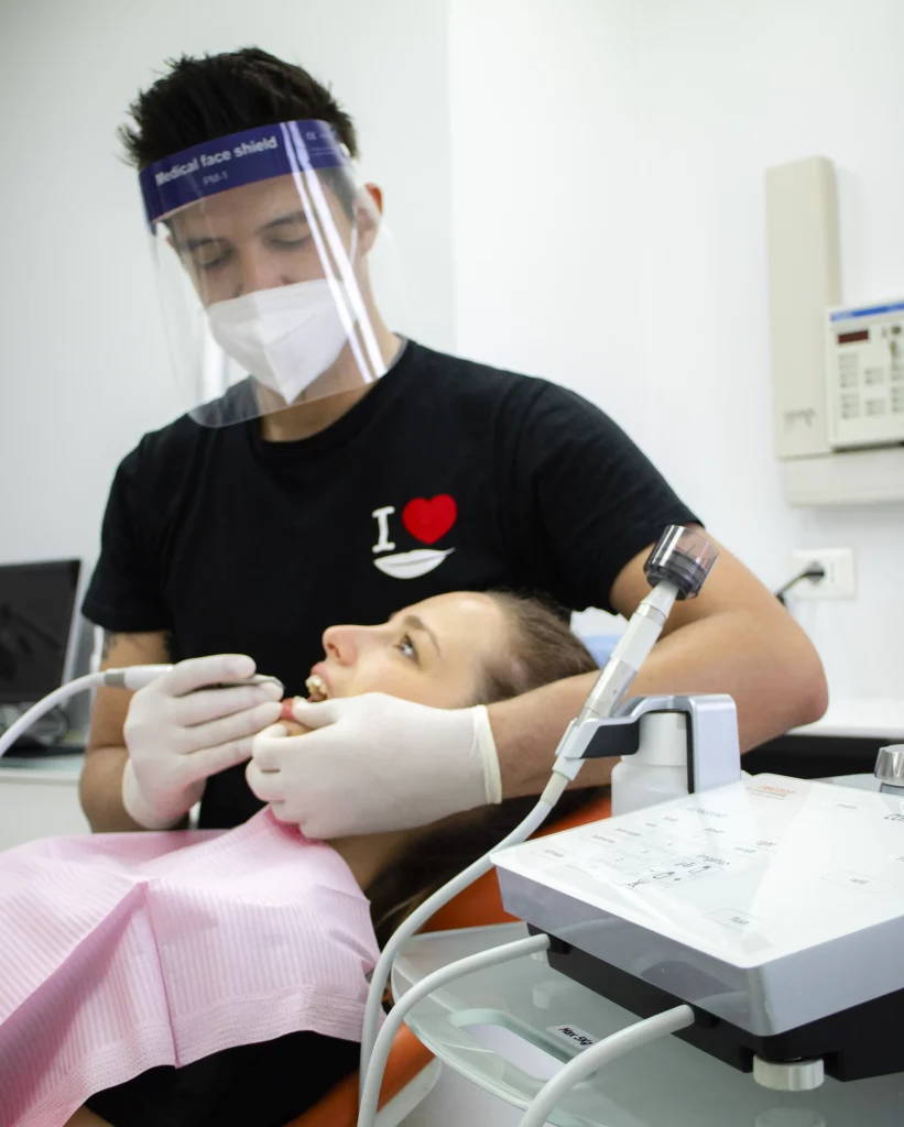 Attrezzatura mectron per terapie parodontali e mantenimento implantare