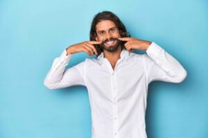 Si può correggere un dente scheggiato senza faccette